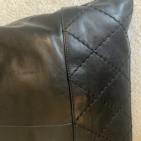 CHANEL Black Leather Shoulder Tote with Chain-Detail Strap - Picture 3 of 5